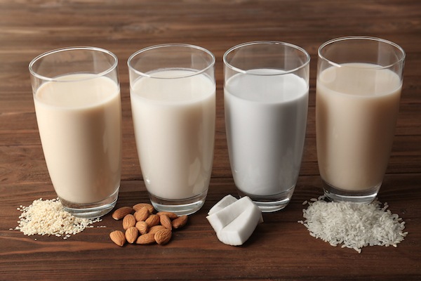 Bezlaktózové mléko: je zdravější, pokud si vybereme takové, které je rostlinného původu